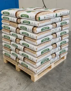 Paleta z workami pelletu po 15 kg