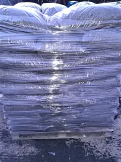 Paleta pelletu z łuski słonecznika w workach