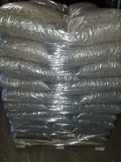 Paleta pelletu z łuski słonecznika w workach
